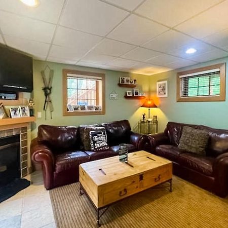 Boyne Falls Boyne Mountain Getaway, Unit Bアパートホテル エクステリア 写真