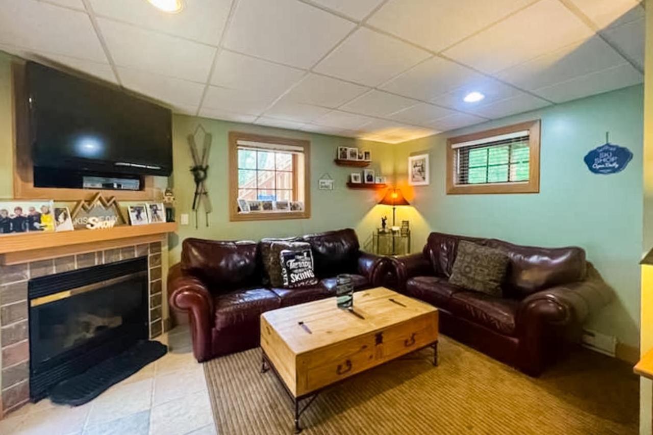 Boyne Falls Boyne Mountain Getaway, Unit Bアパートホテル エクステリア 写真