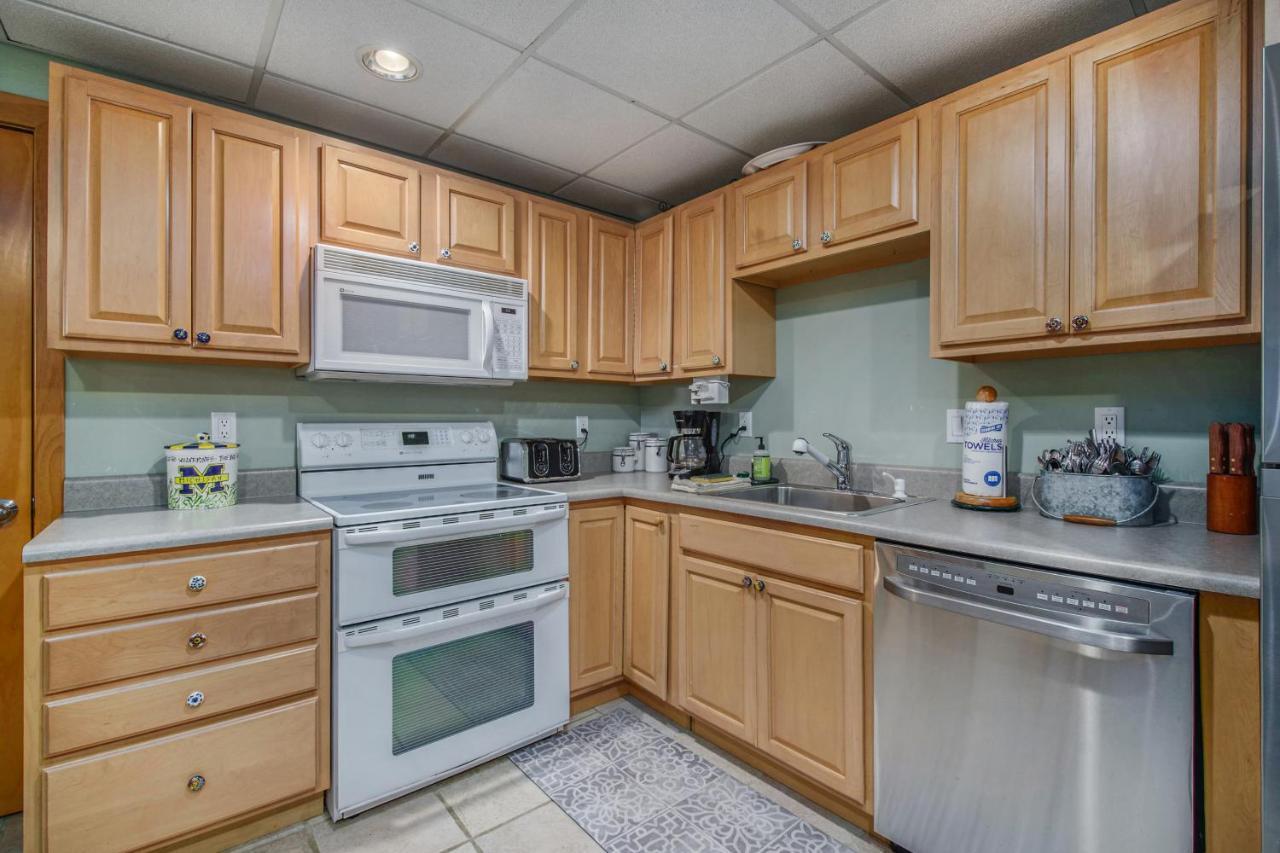 Boyne Falls Boyne Mountain Getaway, Unit Bアパートホテル エクステリア 写真