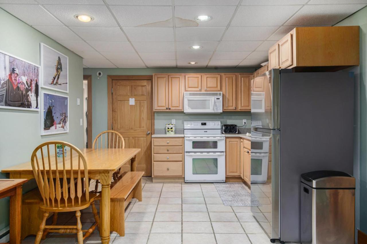 Boyne Falls Boyne Mountain Getaway, Unit Bアパートホテル エクステリア 写真